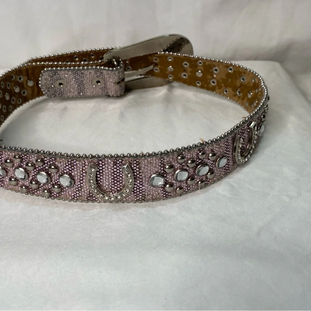 Novona conch horseshoe belt
